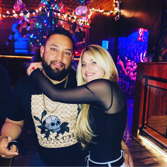 Meet your Posher, Aurora - Picture 8 of 9